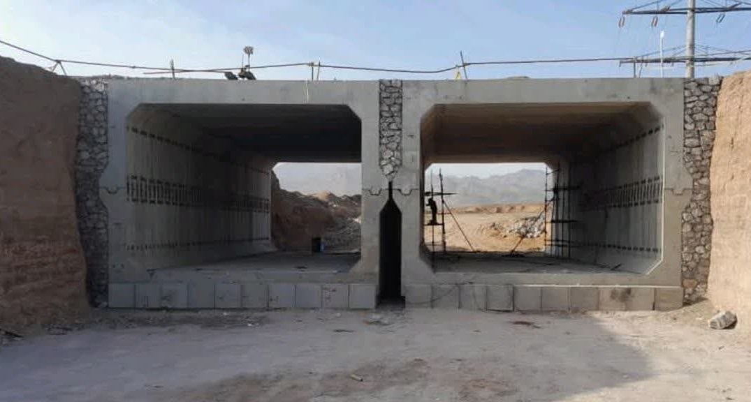 بلوار پاسداران در منطقه ۲ قم به بلوار امام رضا (ع) متصل می‌شود